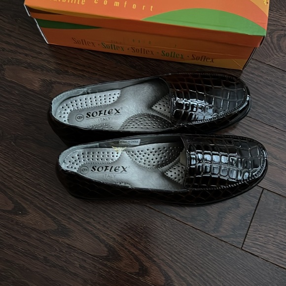 Comfort shoes - Picture 2 of 3